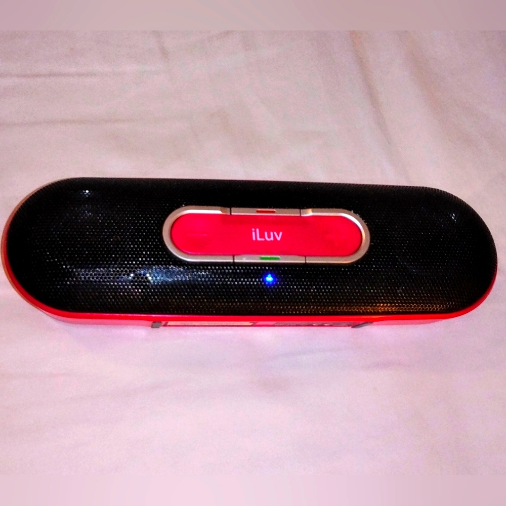 iLuv Rollick Ultra Portable Bluetooth Rechargeable Speaker in Pink